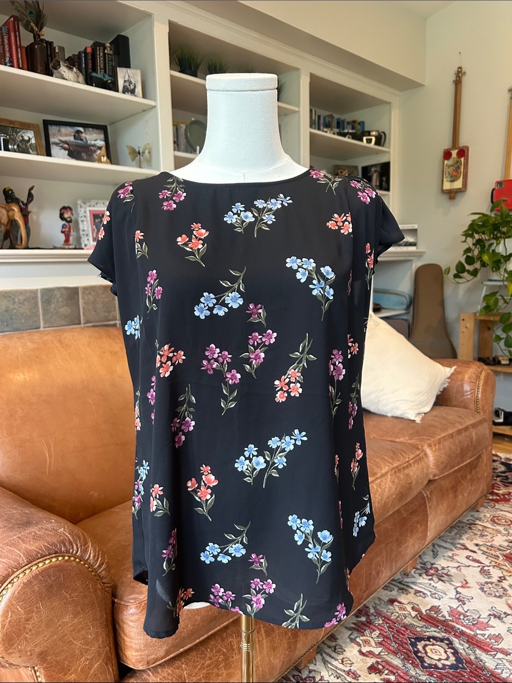 🌸3 FOR $20🌸 Philosophy Black Floral Flutter-Sleeve Blouse